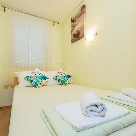 Ljubica Garden Apartment *