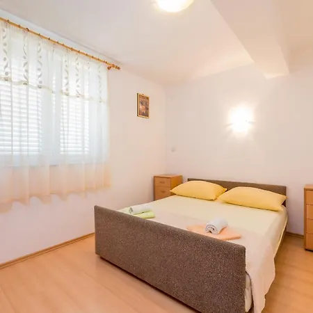 Ljubica Garden Apartment *